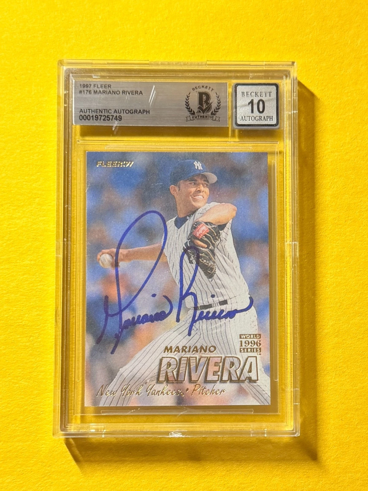1997 FLEER MARIANO RIVERA #176 SIGNED AUTO CARD BECKETT 10 AUTHENTIC YANKEES