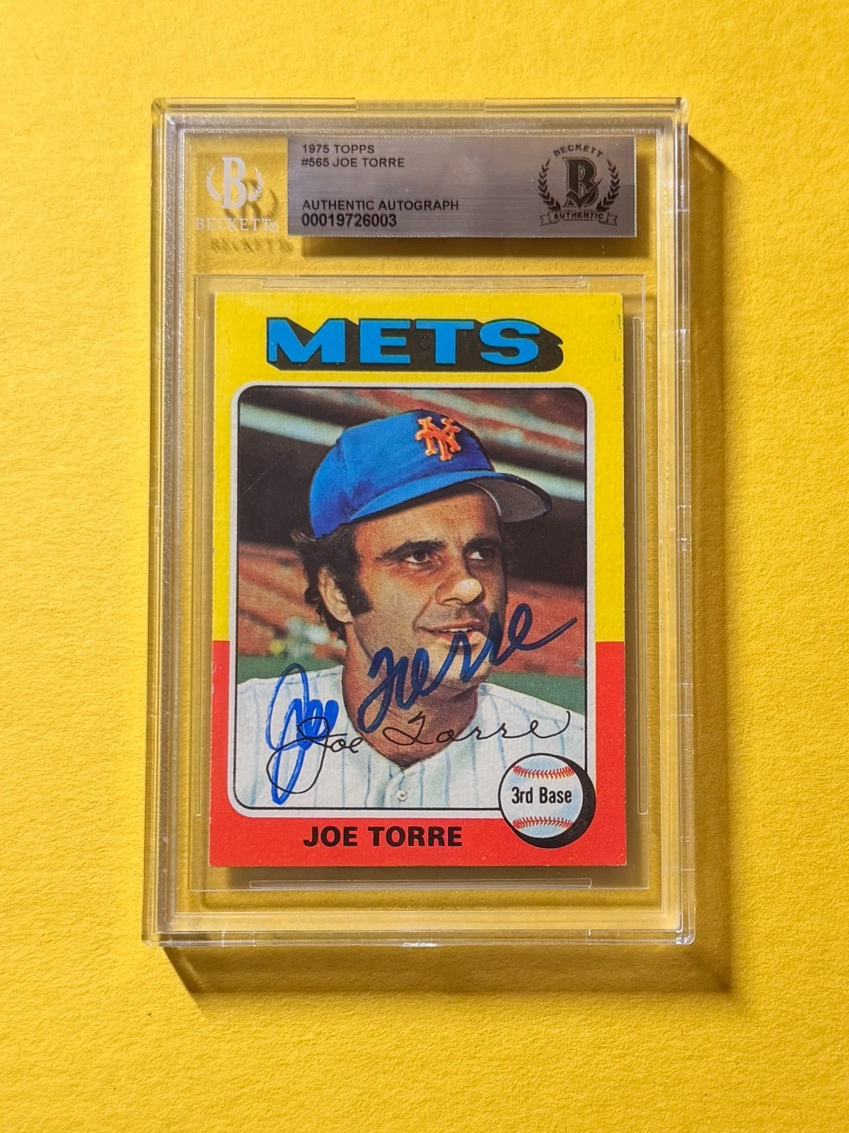 1975 TOPPS JOE TORRE #565 SIGNED AUTO CARD BECKETT AUTHENTIC METS
