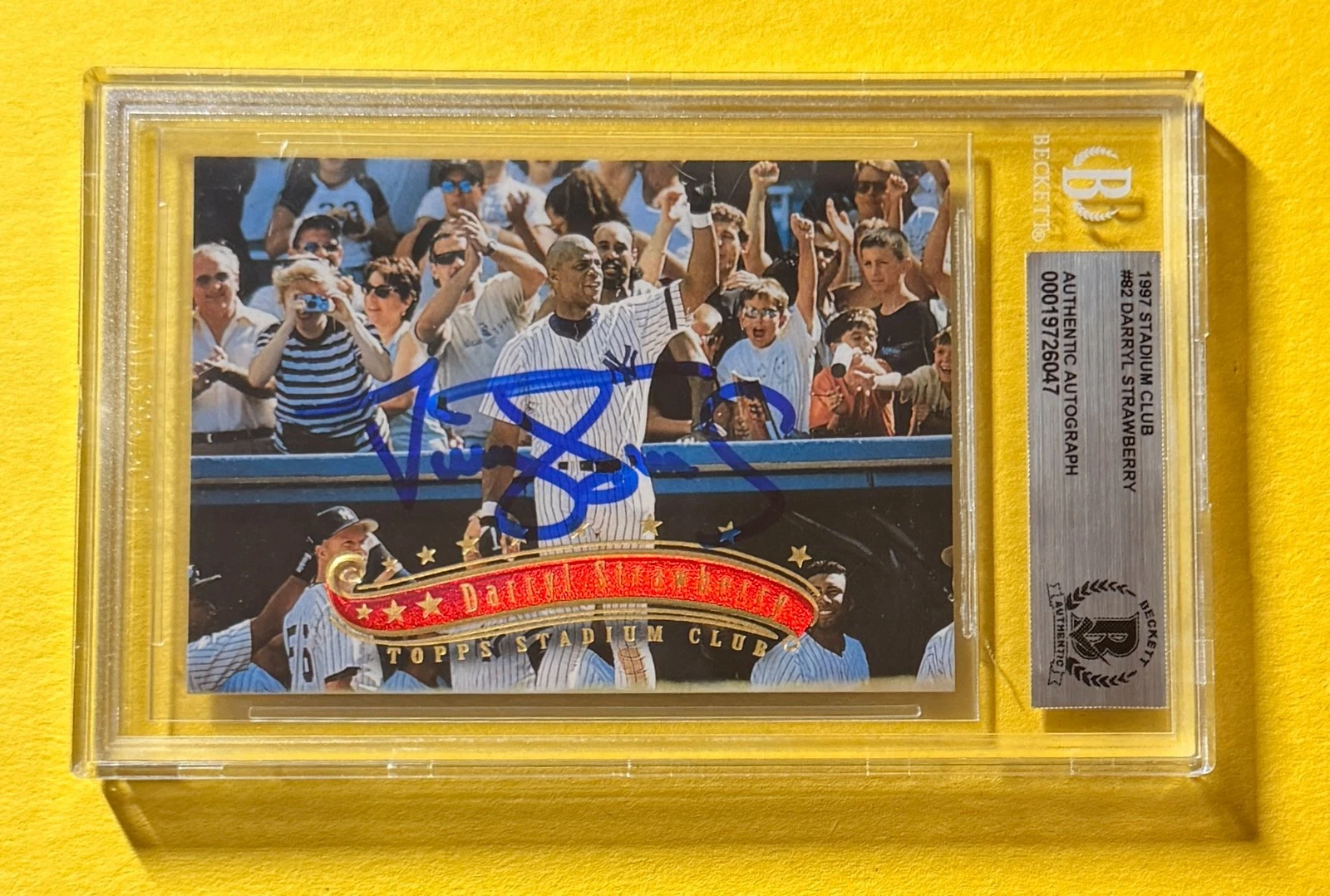 1997 TOPPS STADIUM CLUB DARRYL STRAWBERRY #82 SIGNED AUTO CARD BECKETT AUTH