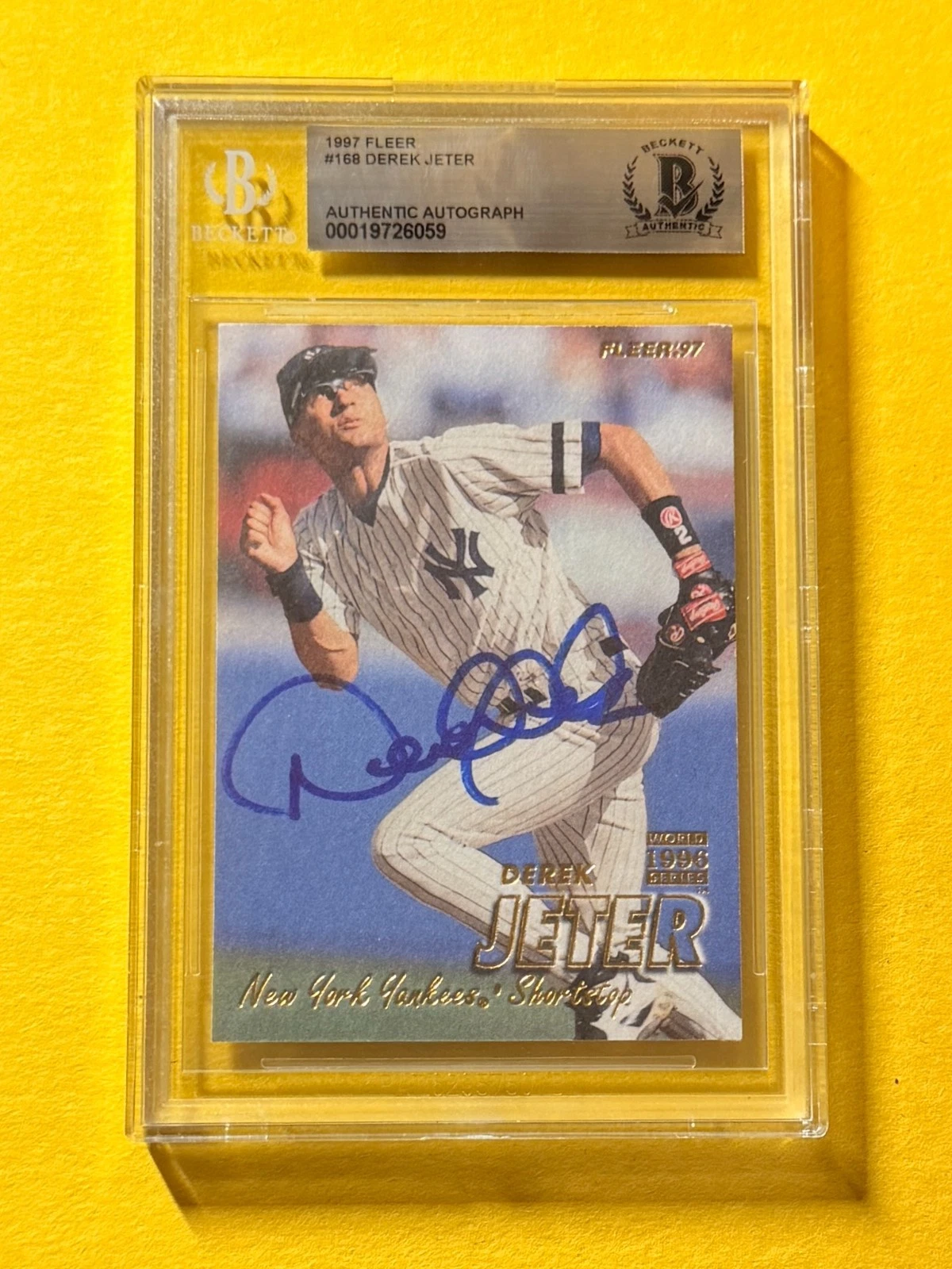 1997 FLEER DEREK JETER #168 SIGNED AUTO CARD BECKETT AUTHENTIC YANKEES