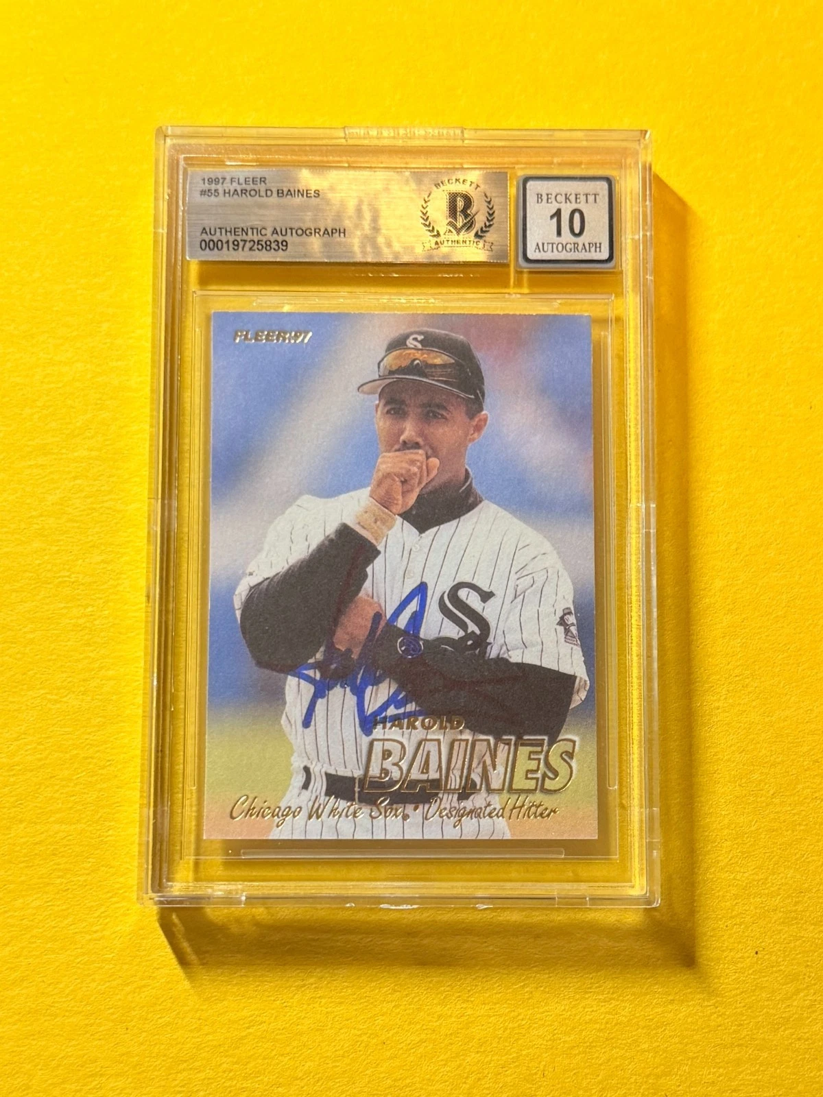 1997 FLEER HAROLD BAINES #55 SIGNED AUTO CARD BECKETT 10 AUTH WHITE SOX