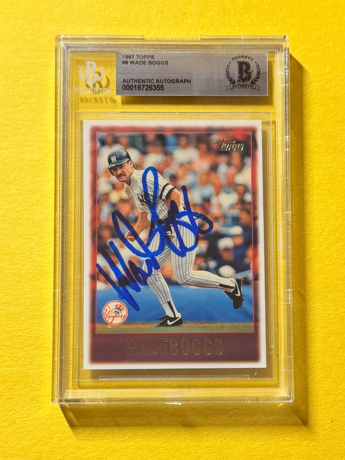 1997 TOPPS WADE BOGGS #8 SIGNED AUTO CARD BECKETT AUTHENTIC