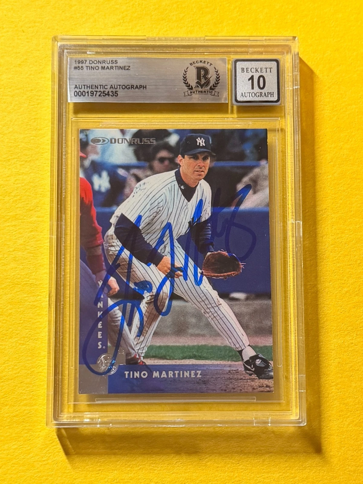 1997 DONRUSS TINO MARTINEZ #55 SIGNED AUTO CARD BECKETT 10 AUTHENTIC NYY