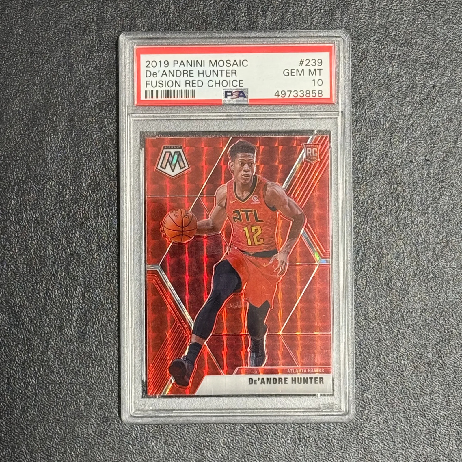 2019 Panini Mosaic Fusion Red #239 37/88 De'andre Hunter Signed Card PSA 10