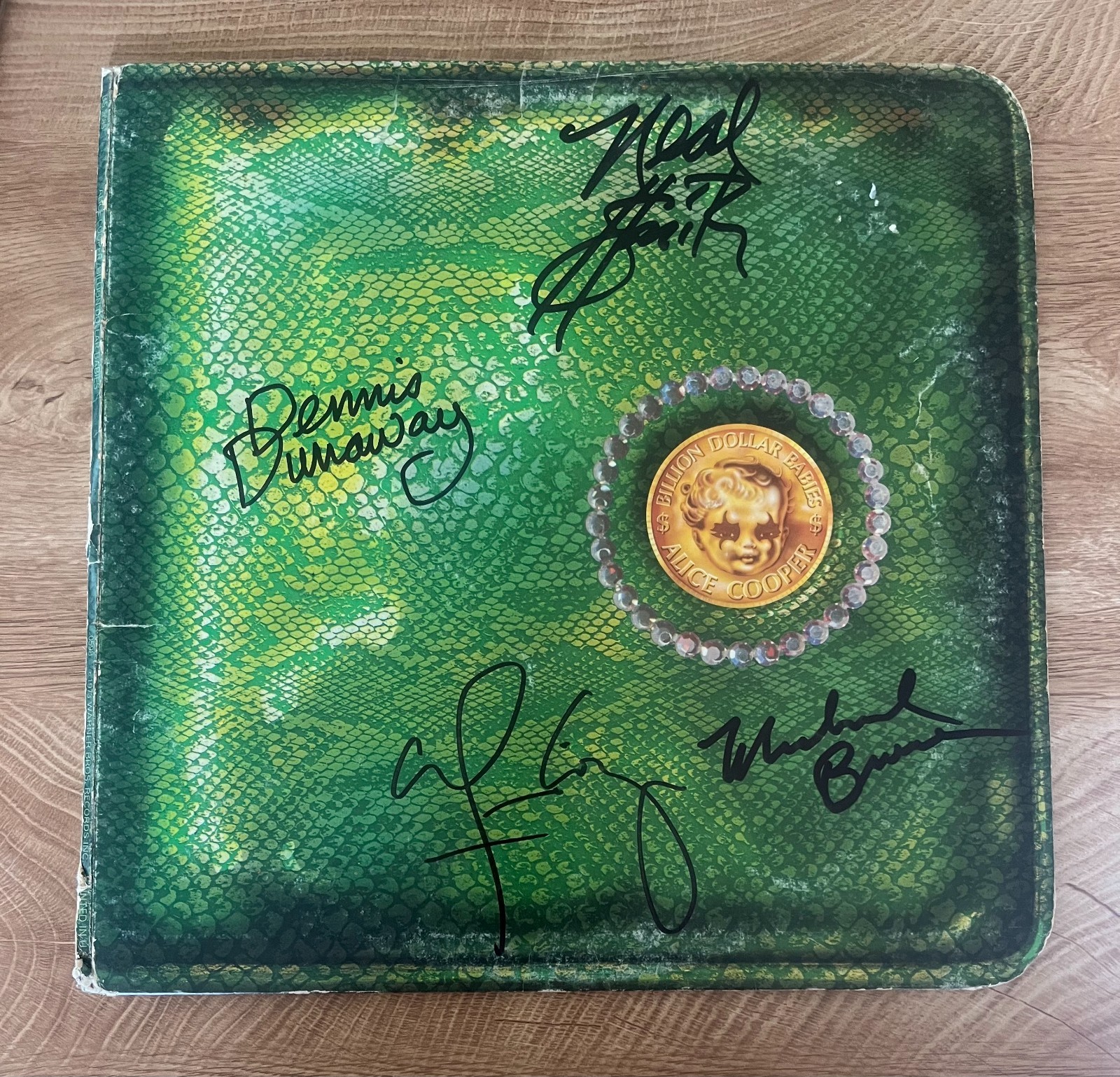 * ALICE COOPER BAND * signed vinyl album * BILLION DOLLAR BABIES * COA *