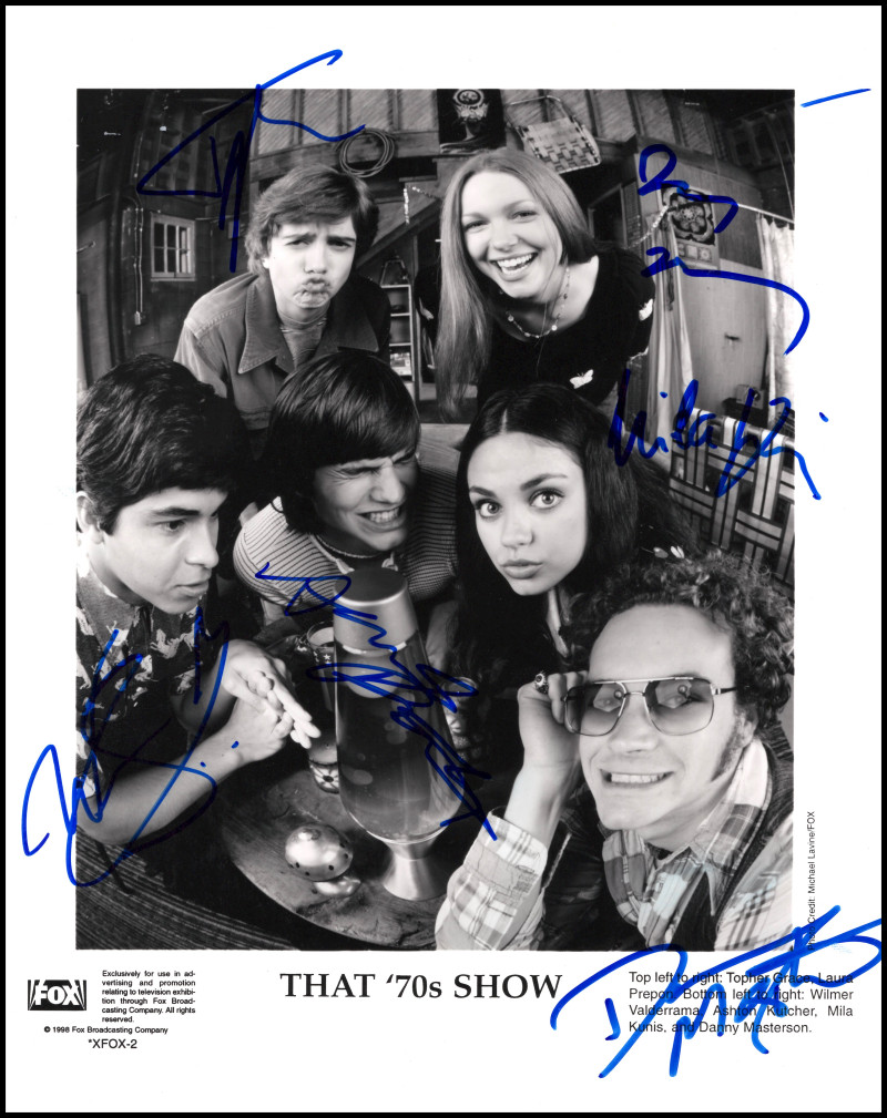 That 70's Show Full Cast Signed Autograph 8x10 Photo - Kunis Kutcher +4 JSA COA