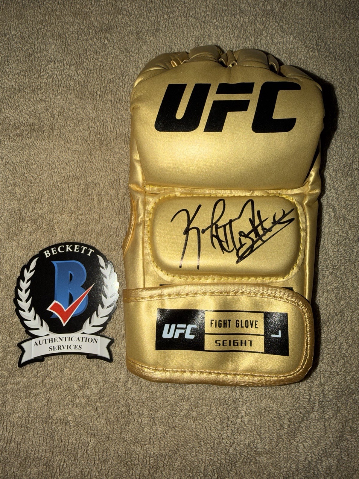 Kamaru Usman Signed UFC Glove UFC Champ Nigerian Nightmare Legend Beckett #2
