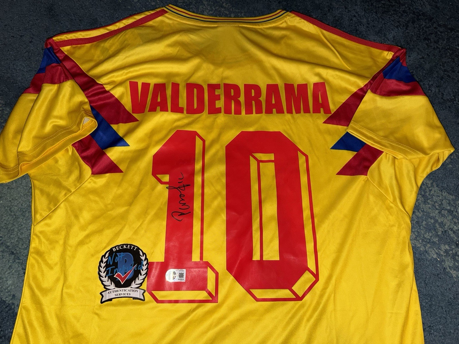 Pibe Carlos Valderrama Signed Columbia Soccer Jersey #10 Legendary WC Beckett