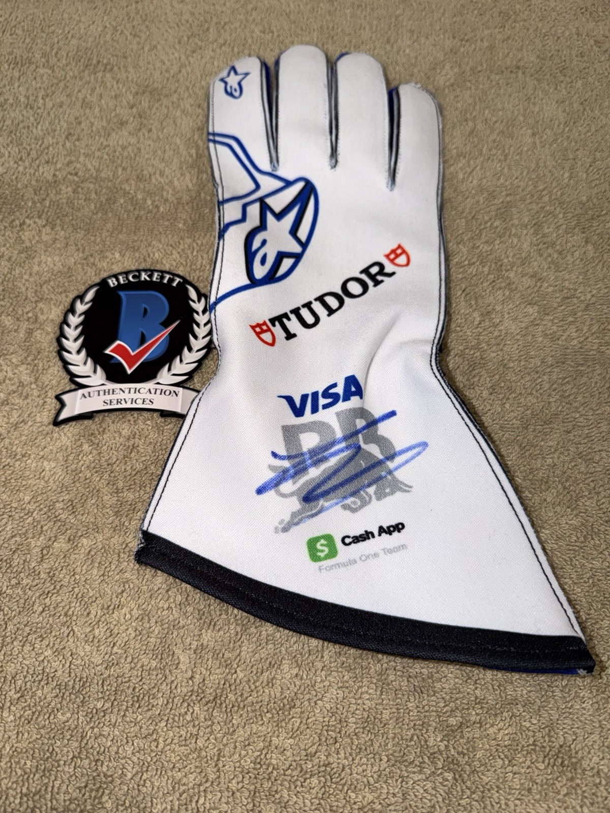 Liam Lawson Signed Visa RB Racing Bulls Race Glove Formula 1 Rookie Beckett #3