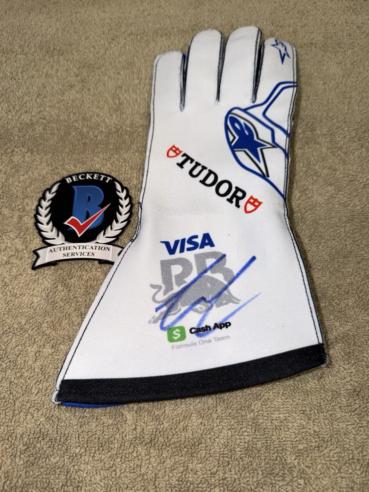 Liam Lawson Signed Visa RB Racing Bulls Race Glove Formula 1 Rookie Beckett #4