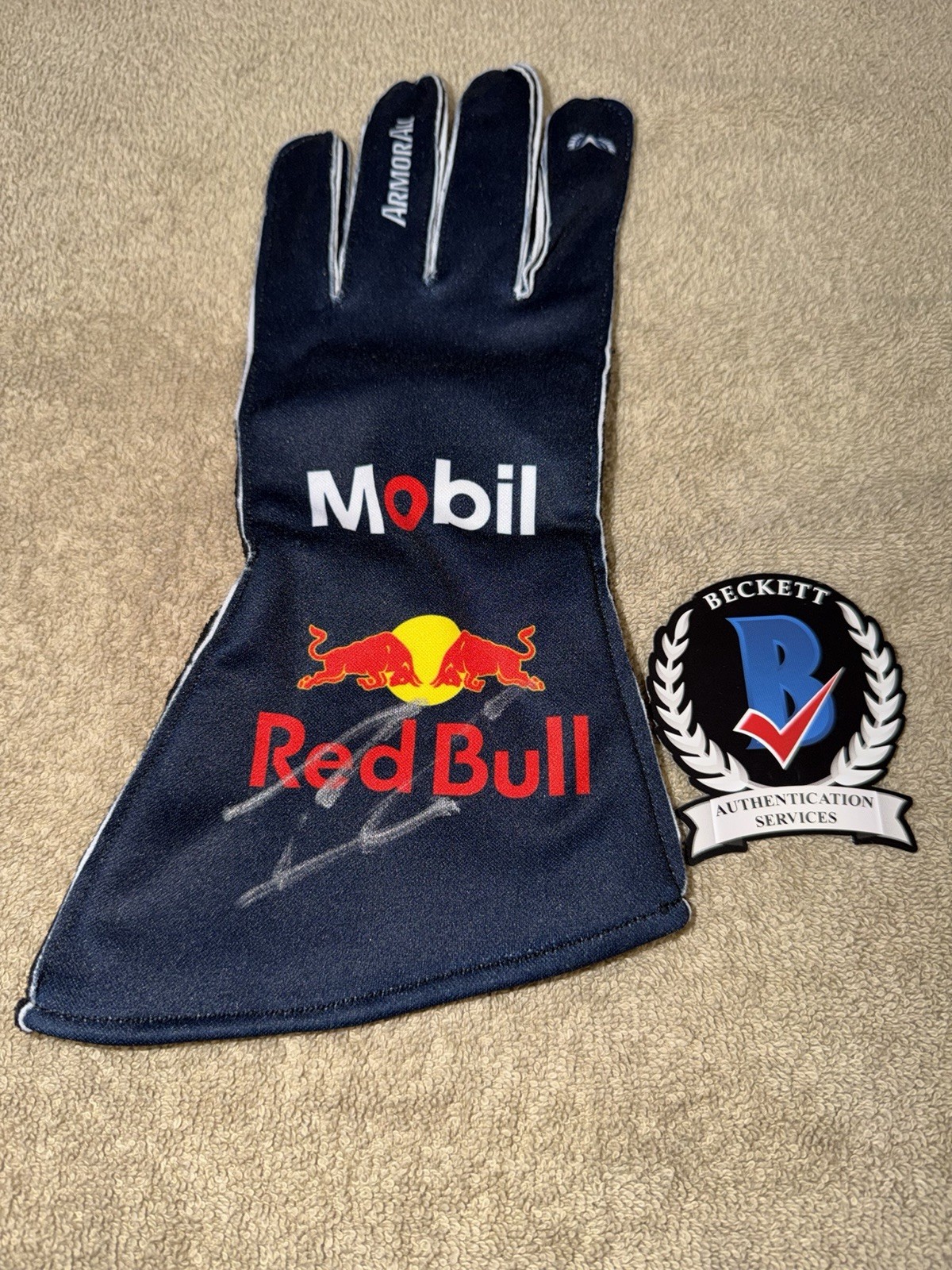 Isack Hadjar Signed Red Bull Racing Race Glove Formula 1 Rookie Beckett