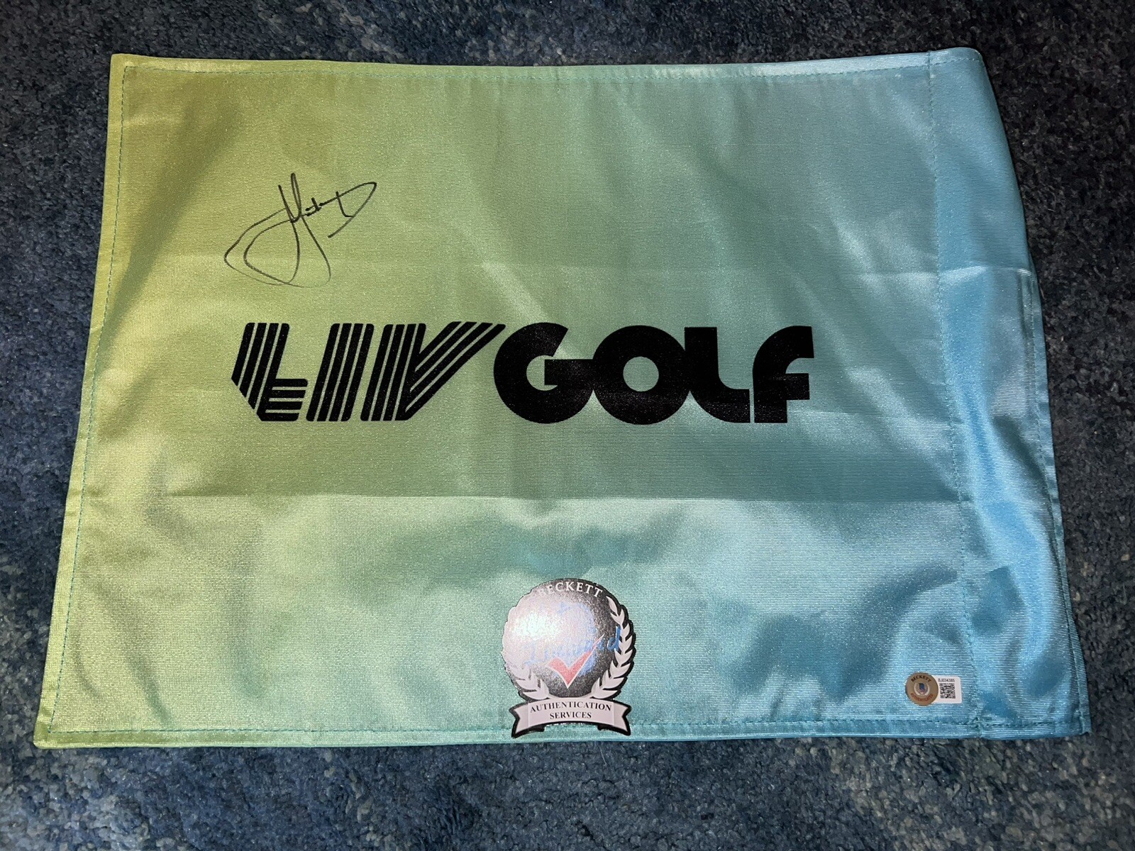 Cameron “Cam” Smith Signed Official LIV Golf Flag LIV Star Punch GC Beckett #2