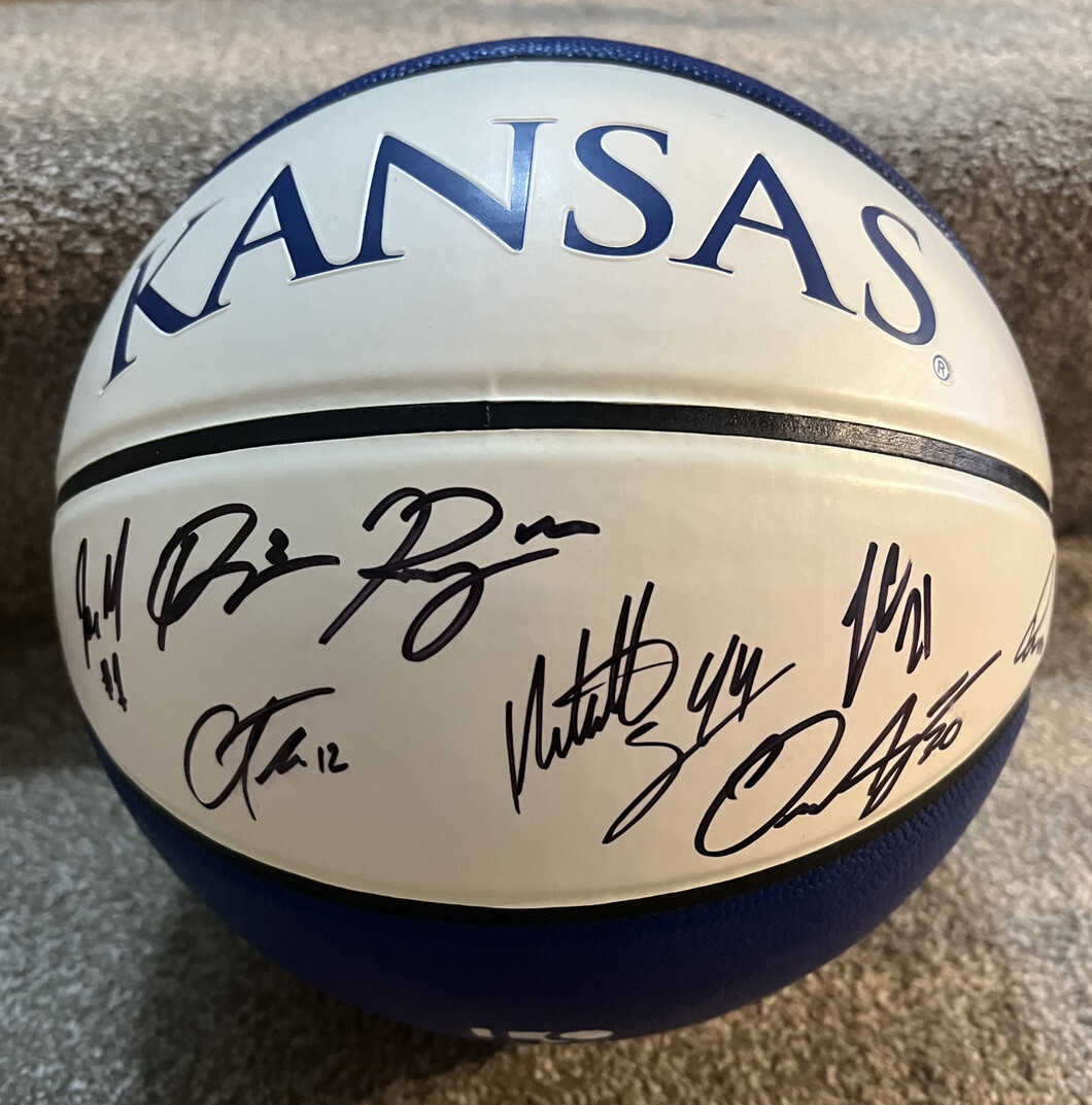 2021-2022 KU JAYHAWKS NCAA CHAMPS PARTIAL TEAM SIGNED BASKETBALL OCHAI BRAUN +++