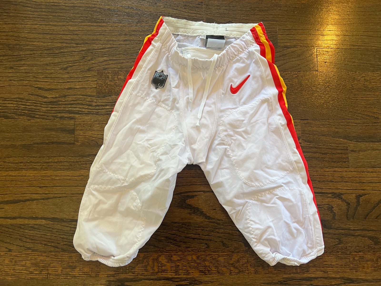 GAME USED ? ISSUED KANSAS CITY CHIEFS FOOTBALL WHITE PANTS 2021 JERICK MCKINNON