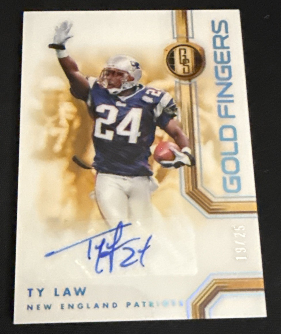 2022 Panini Gold Standard TY LAW Gold Fingers Auto #19/25 - NEW ENGLAND PATRIOTS