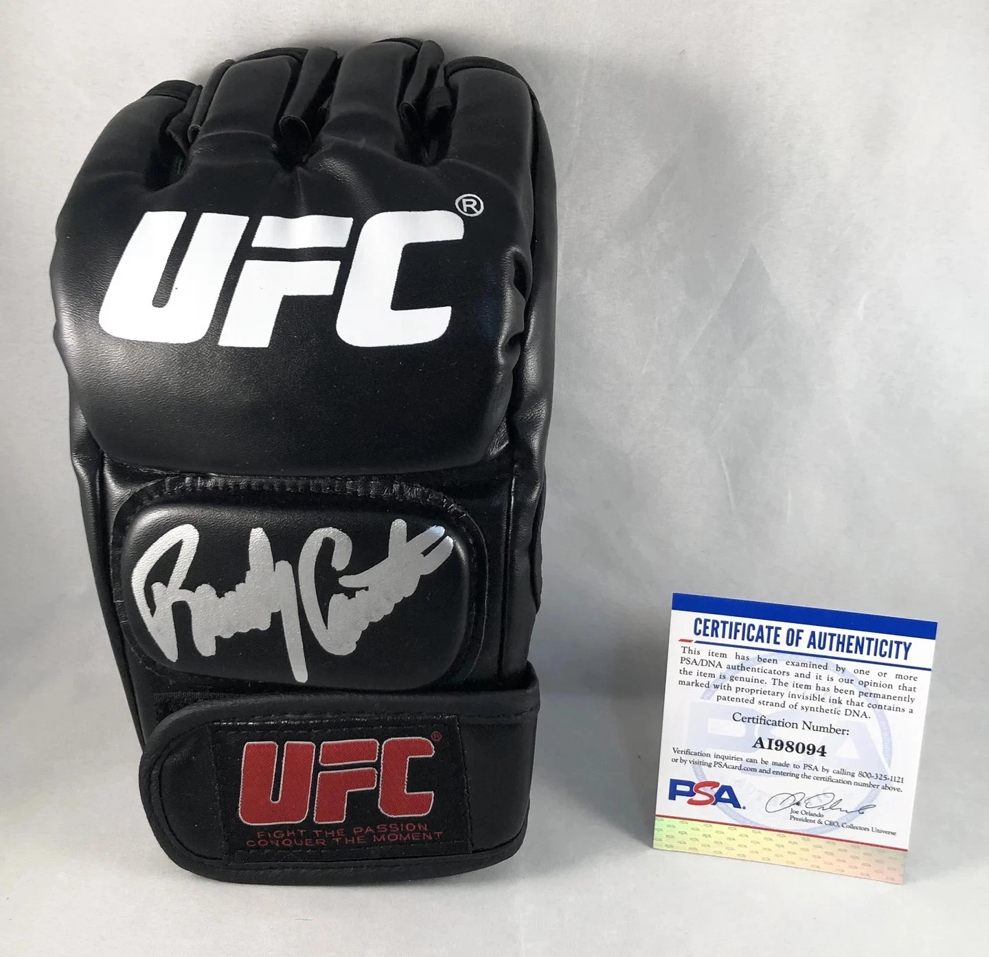 Randy Couture Signed UFC MMA Glove PSA/DNA COA