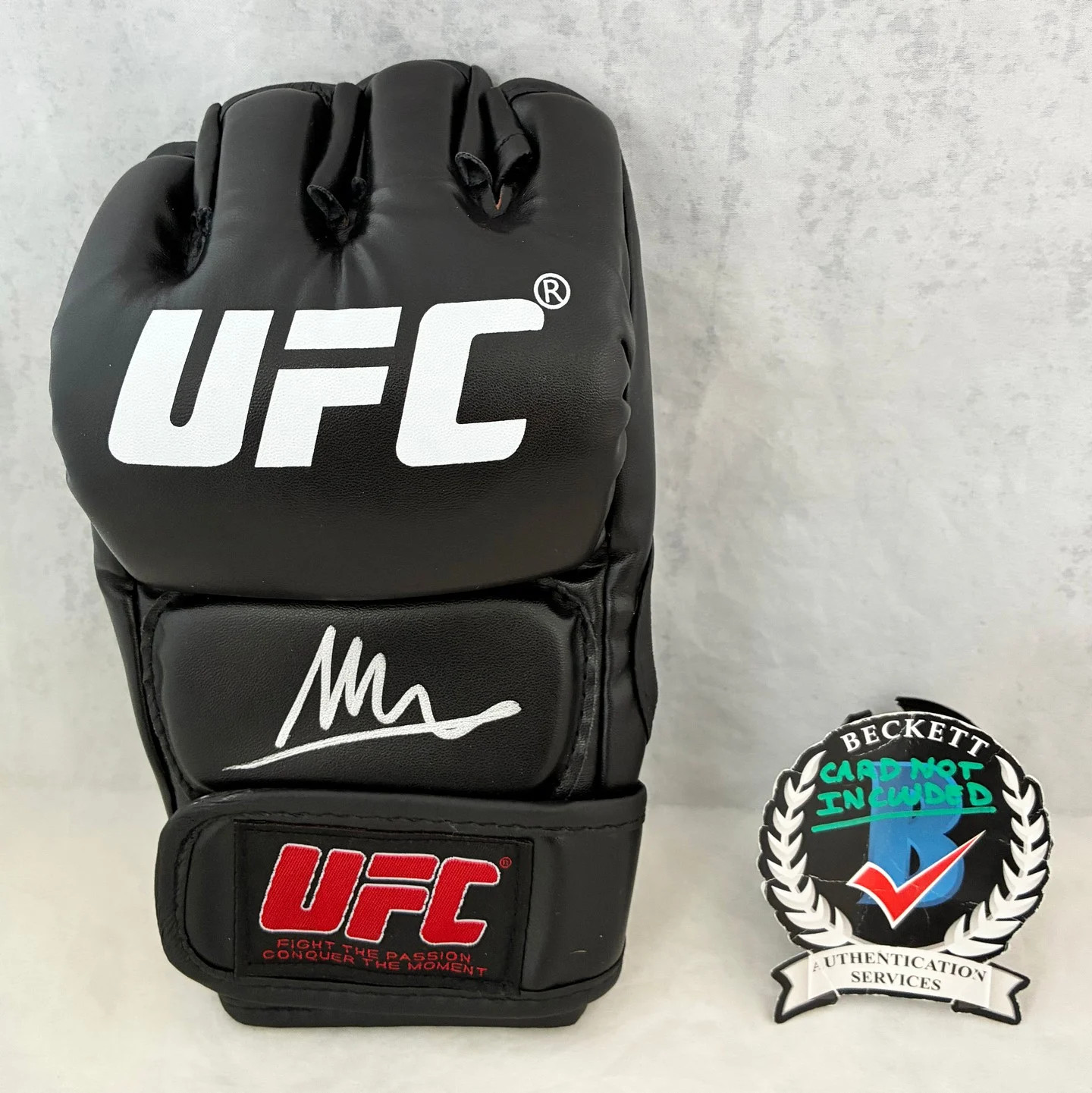Movsar Evloev Signed UFC Glove Beckett BAS 1 COA