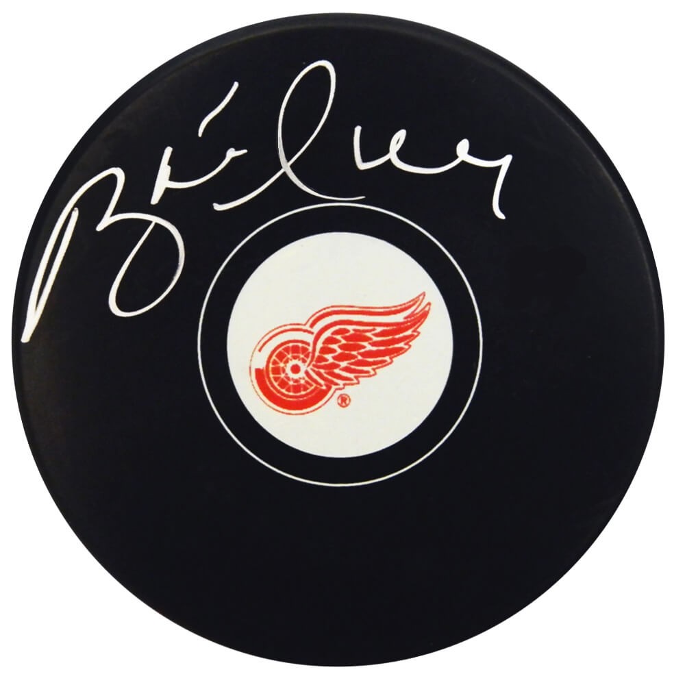 BRETT HULL Signed Detroit Red Wings Logo Hockey Puck - SCHWARTZ