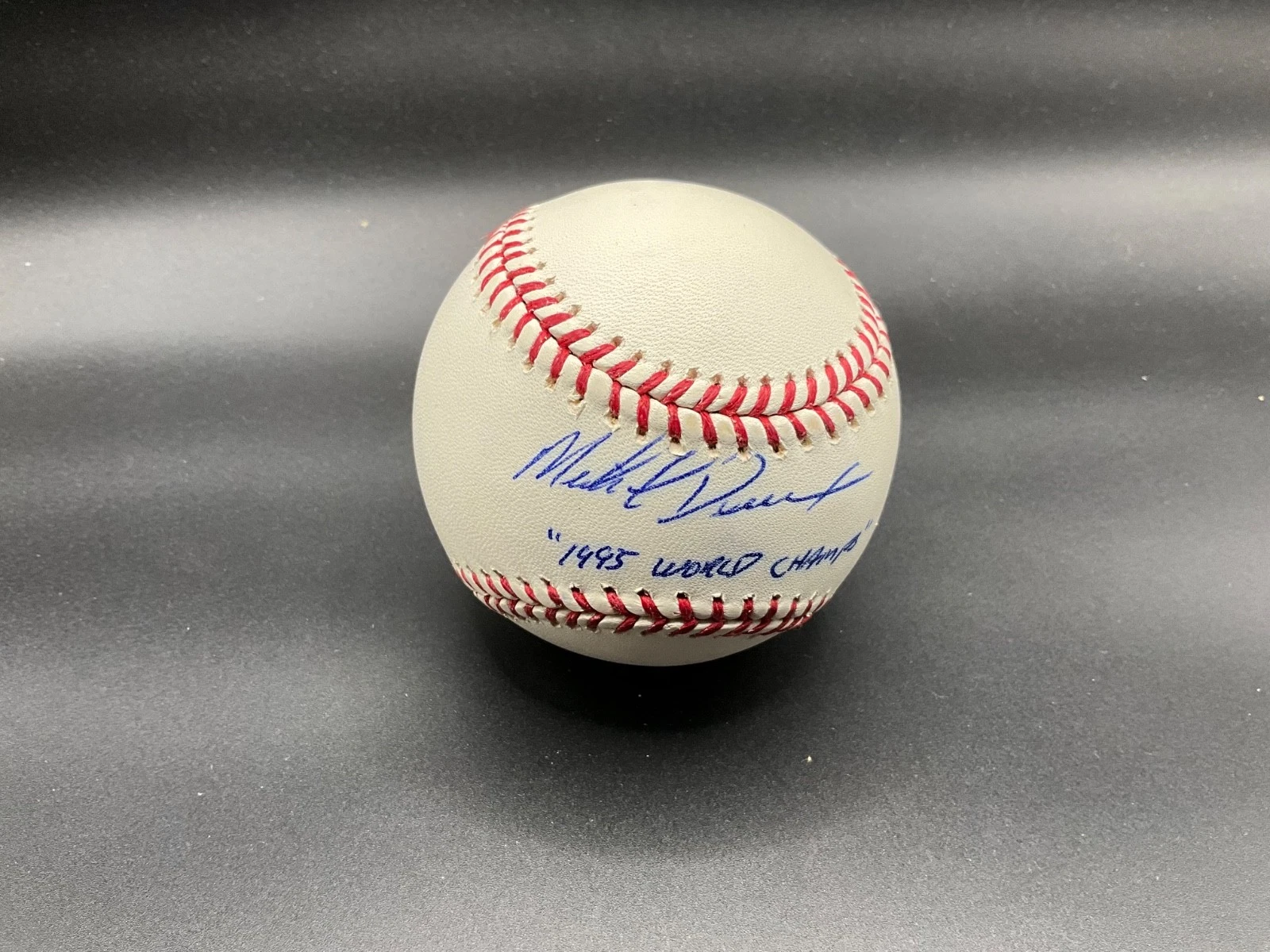 Mike Deveraux Signed Baseball inscribed 1995 World Champs Atlanta Braves Beckett