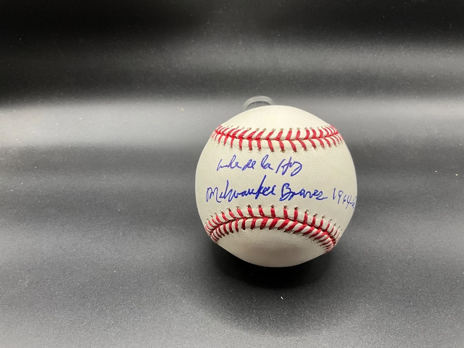 Miguel Mike De La Hoz Signed Baseball inscribed Milwaukee Braves 1964-65 Beckett