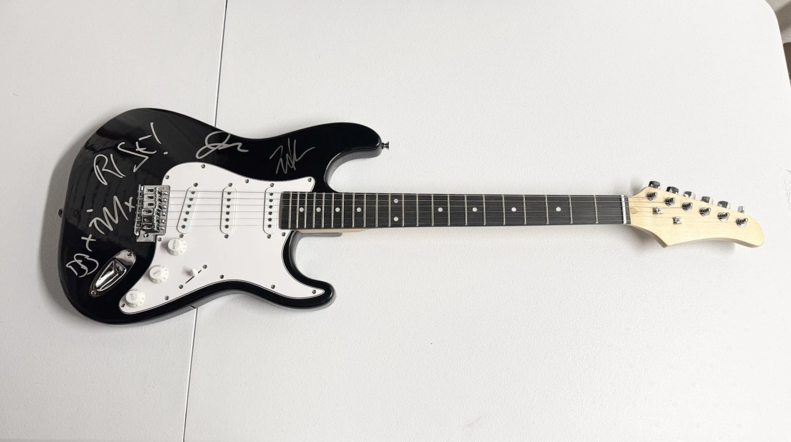 Rise Against Band Signed Electric Guitar All 4 Members PSA/DNA COA On Body