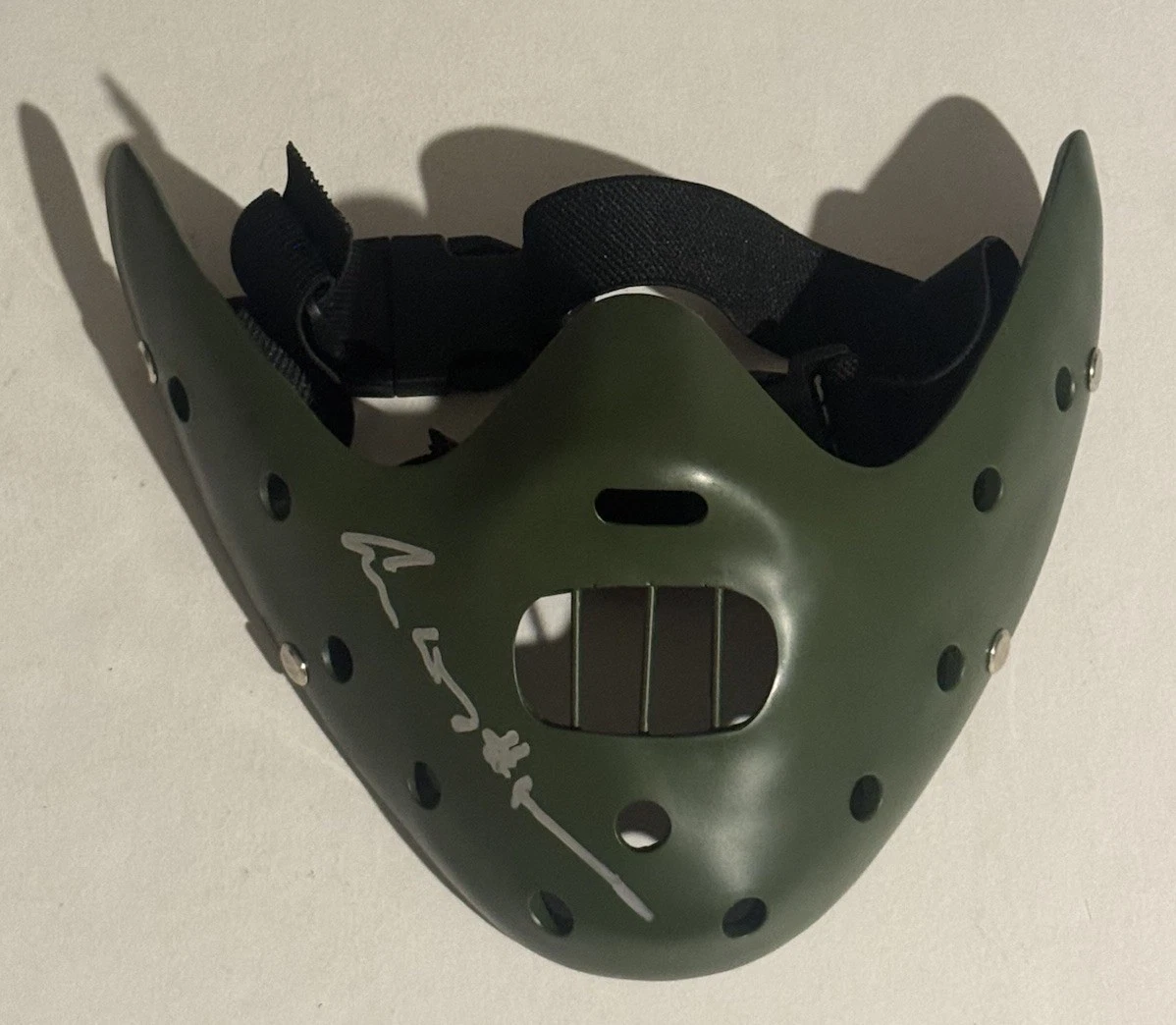 ANTHONY HOPKINS SIGNED HANNIBAL LECTER MASK THE SILENCE OF THE LAMBS BECKETT BAS COLLECTIBLE MEMORABILIA