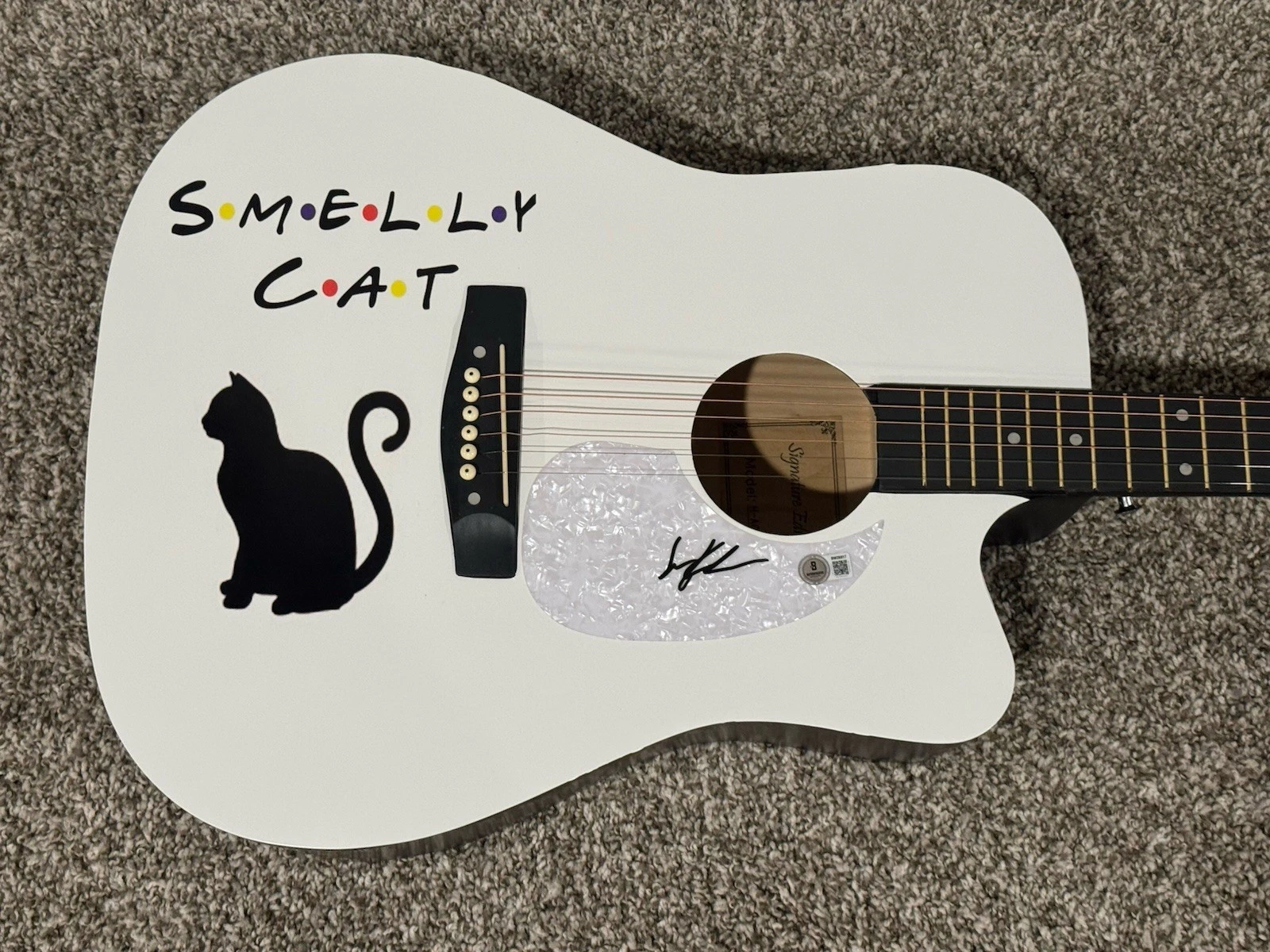 LISA KUDROW SIGNED CUSTOM GUITAR AUTOGRAPHED FRIENDS ACTRESS PHOEBE BAS COA