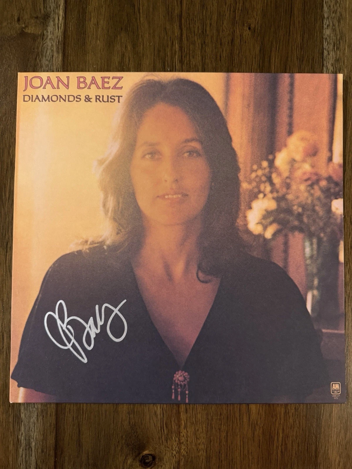 ‘Joan Baez’ Signed Vinyl Album ‘Diamonds & Rust’ Beckett Certified