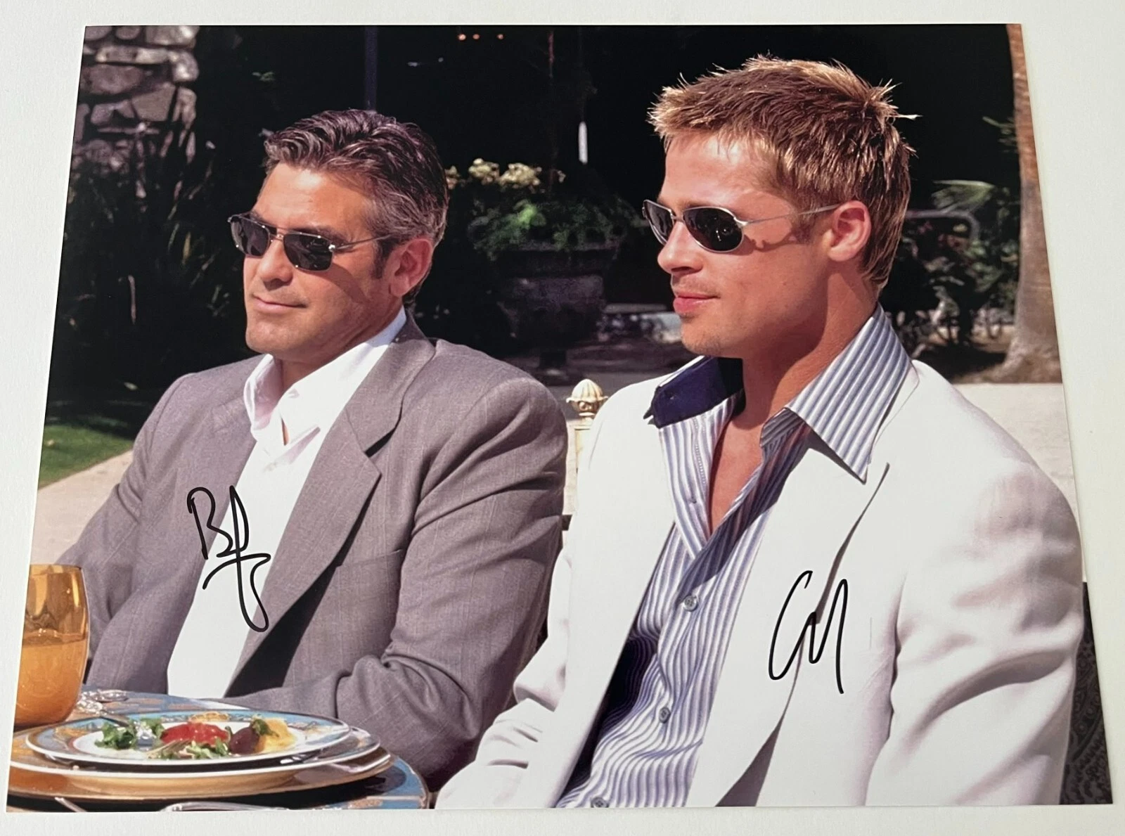 BRAD PITT & GEORGE CLOONEY SIGNED OCEAN’S ELEVEN 11×14 PHOTO W/PROOF BECKETT COA COLLECTIBLE MEMORABILIA