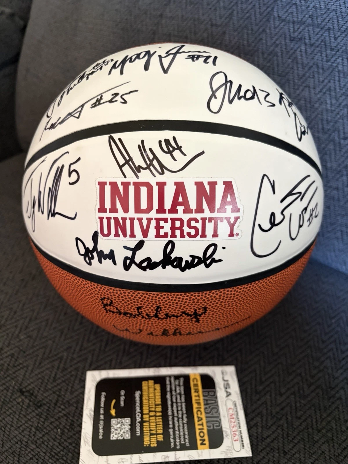 10 Indiana Hoosiers Greats Signed Basketball JSA Authentication COA Yogi Ferrell