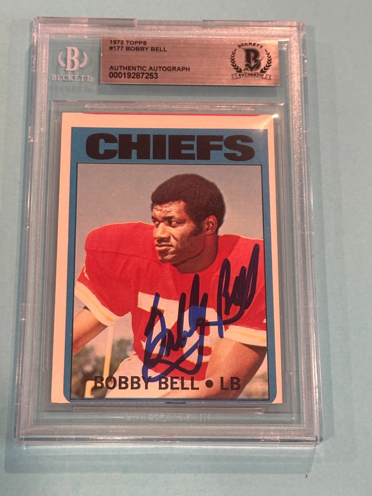 BOBBY BELL Signed 1972 TOPPS Card #177 Beckett BAS