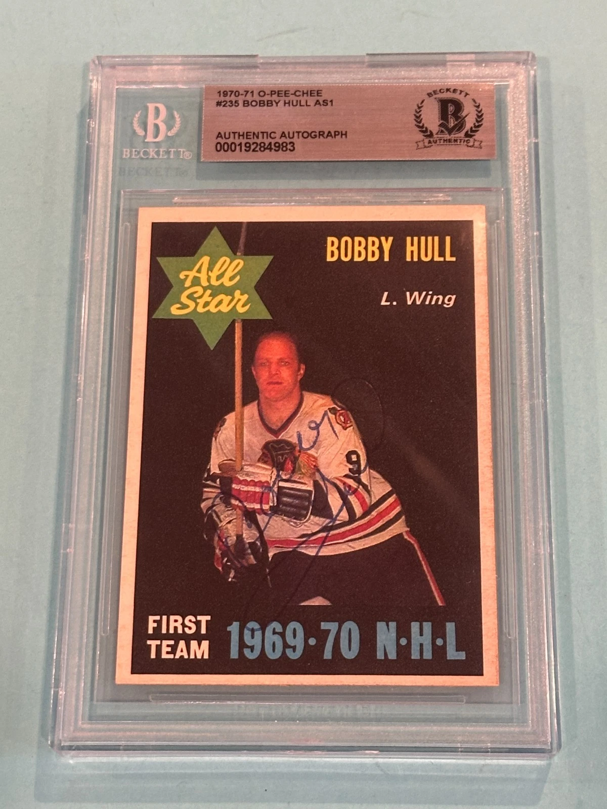 BOBBY HULL Signed 1970-71 O-PEE-CHEE Card #235 Beckett Authenticated (BAS)