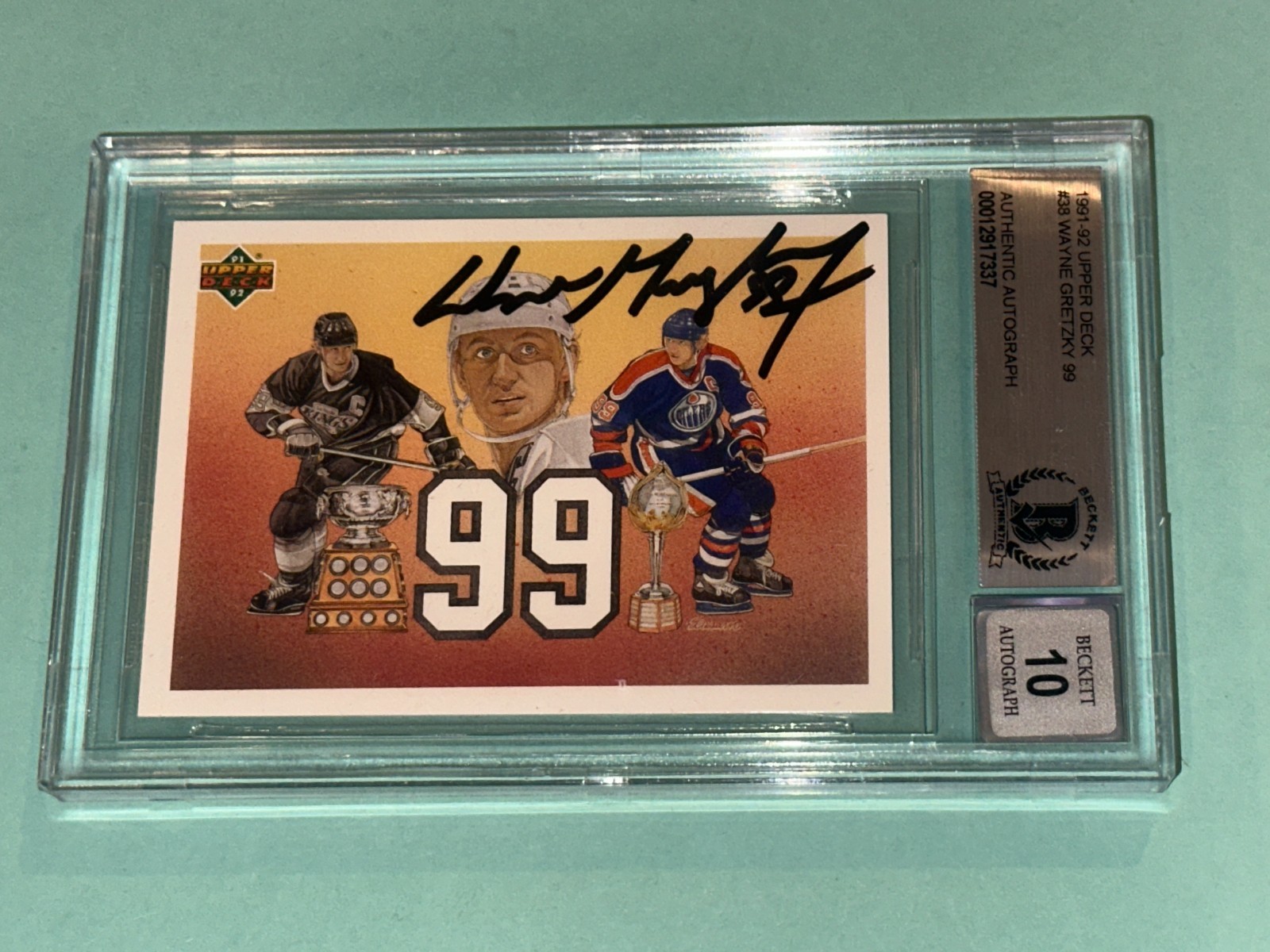 WAYNE GRETZKY Signed 1991-92 UPPER DECK Card #38 Beckett Slabbed GRADED 10