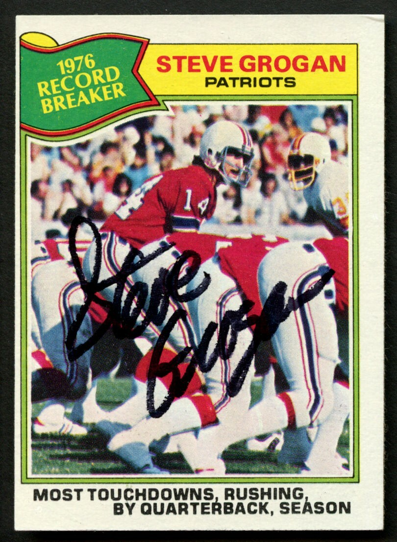 Steve Grogan #451 signed autograph auto 1977 Topps Football Trading Card