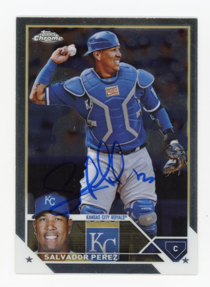 SIGNED BASEBALL CARD AUTO KC ROYALS SALVADOR PEREZ TOPPS CHROME 2023 #165