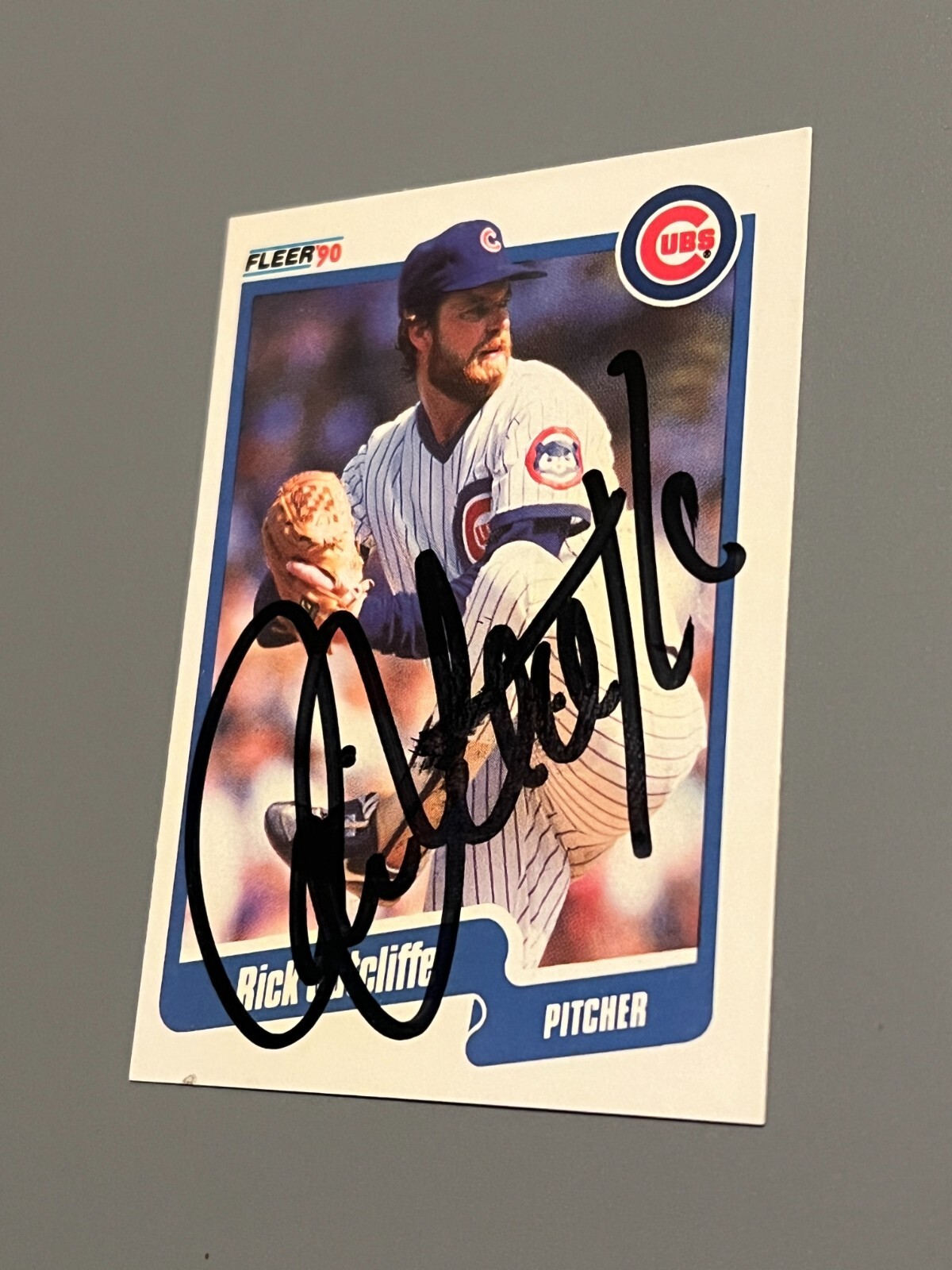 SIGNED BASEBALL CARD AUTO RICK SUTCLIFFE CHICAGO CUBS FLEER 1990 #43 **SMEAR**