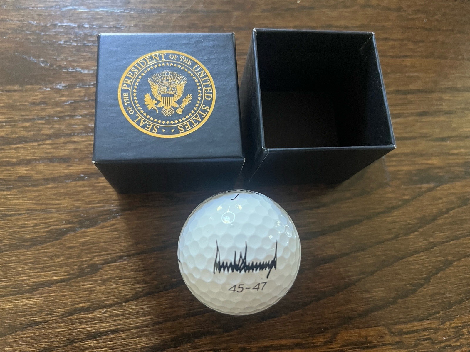 PRESIDENT DONALD TRUMP 2025 45 - 47 OFFICIAL WHITE HOUSE GOLF BALL W/ BOX