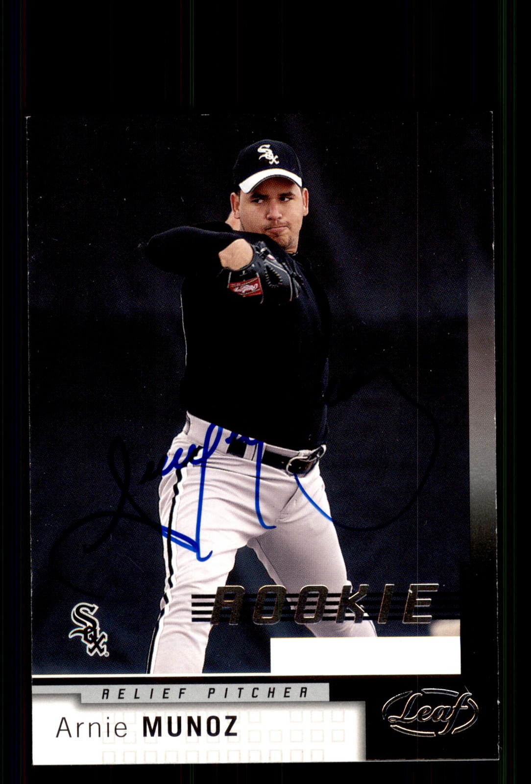 Signed Baseball Card Auto Arnie Munoz 2004 Leaf #204 Chicago White Sox