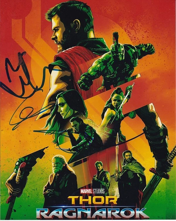 CHRIS HEMSWORTH MARK RUFFALO TAIKA WAITITI SIGNED THOR RAGNAROK 8×10 PHOTO COLLECTIBLE MEMORABILIA