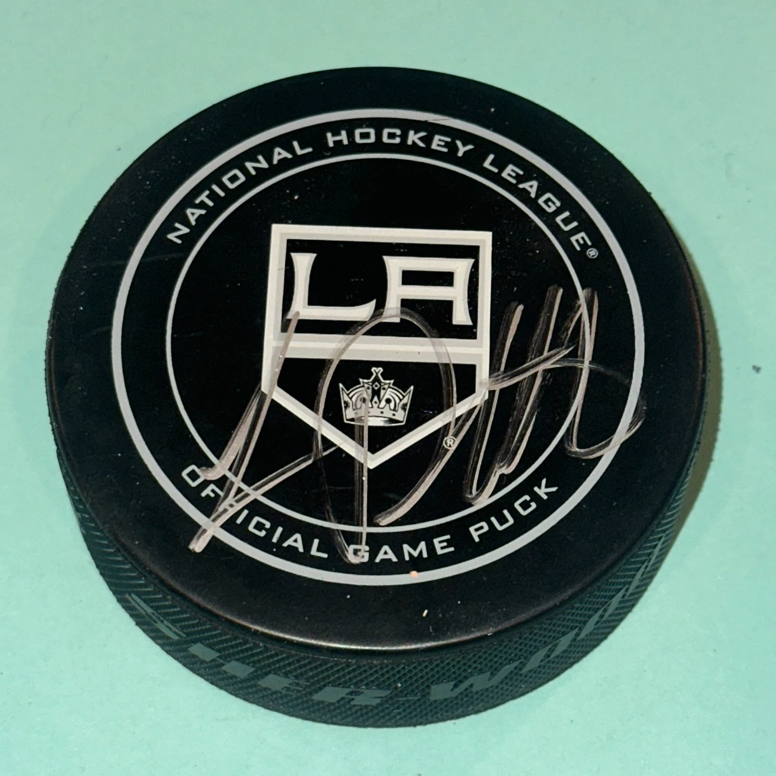 LUC ROBITAILLE Signed Los Angeles KINGS Official GAME Puck Beckett Auth BAS