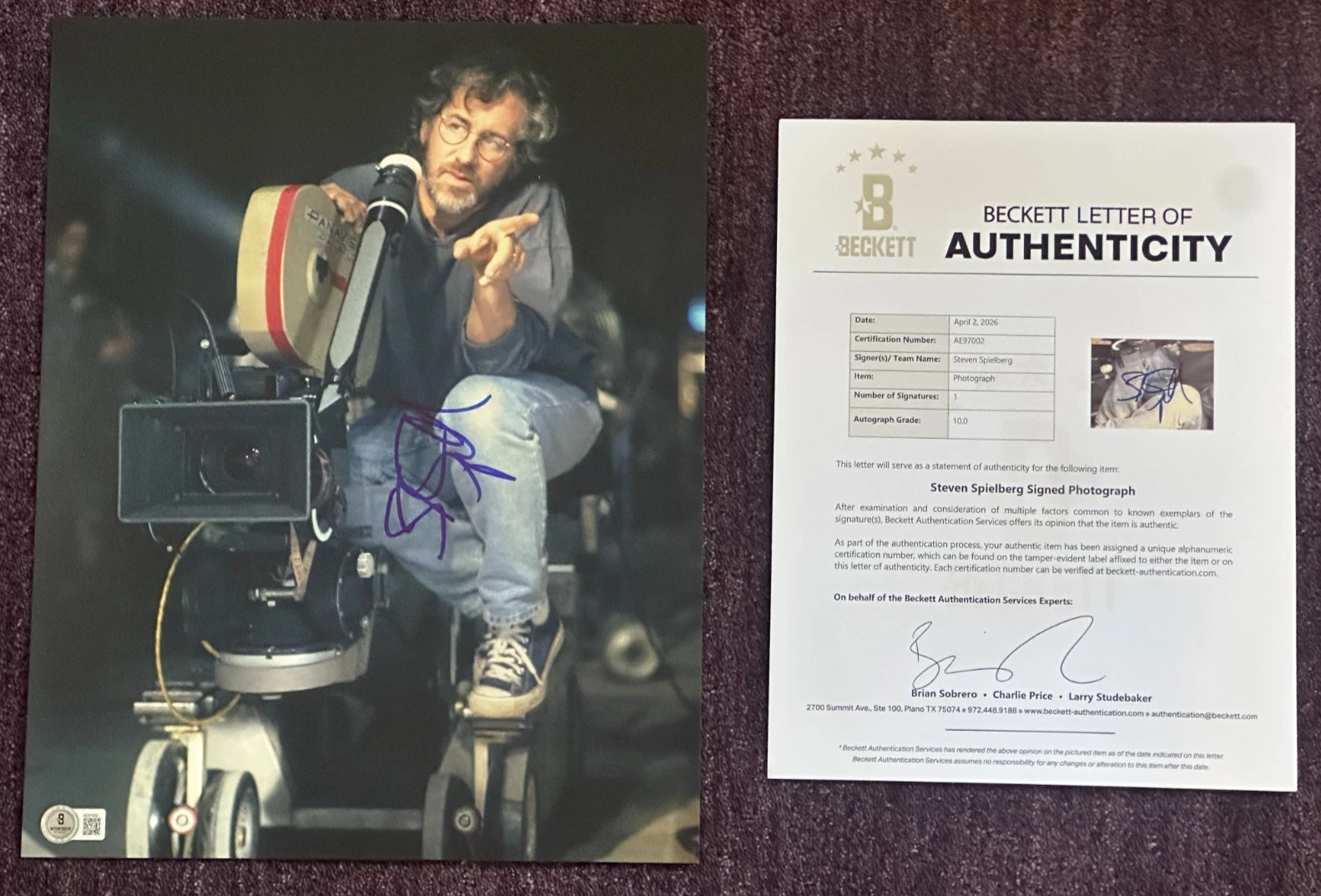 STEVEN SPIELBERG SIGNED 11×14 PHOTO WITH BECKETT (BAS) LOA AUTO 10 COLLECTIBLE MEMORABILIA