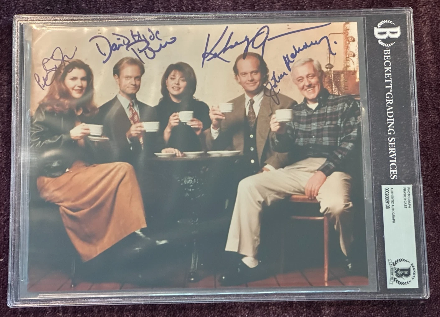 FRASIER CAST SIGNED 8 X 10 PHOTO BECKETT ENCAPSULATED W/ GRAMMAR, MAHONEY +2 COLLECTIBLE MEMORABILIA