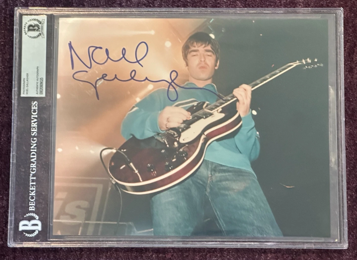 NOEL GALLAGHER Signed OASIS 8 X 10 PHOTO Beckett Encapsulated