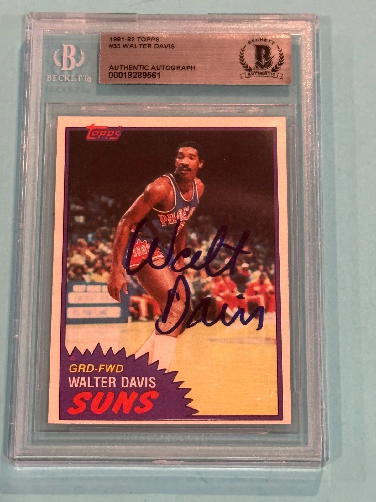 WALTER DAVIS Signed 1981-82 TOPPS Card #33 Beckett (BAS)