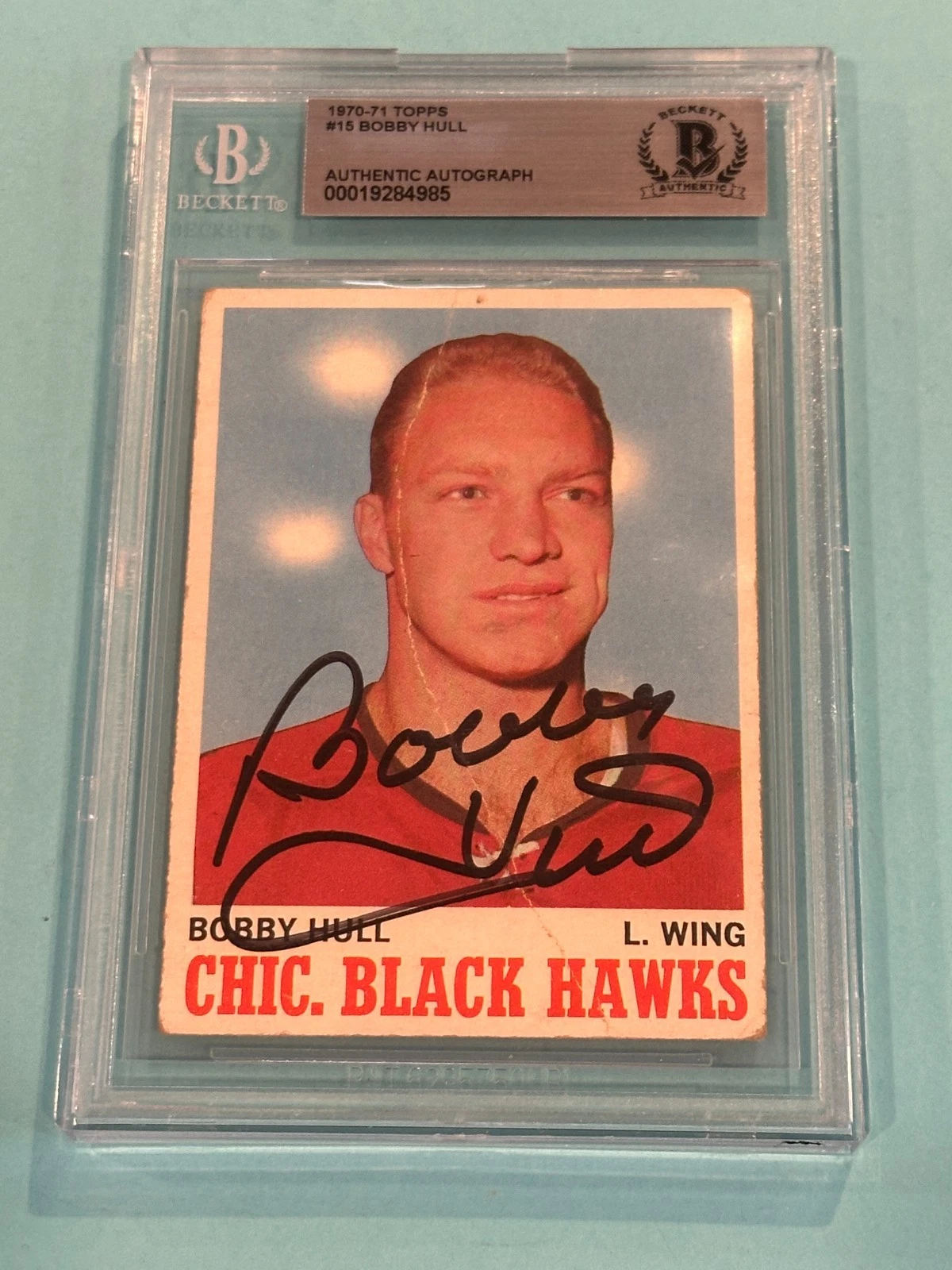 BOBBY HULL Signed 1970-71 TOPPS Card #15 Beckett Authenticated (BAS)