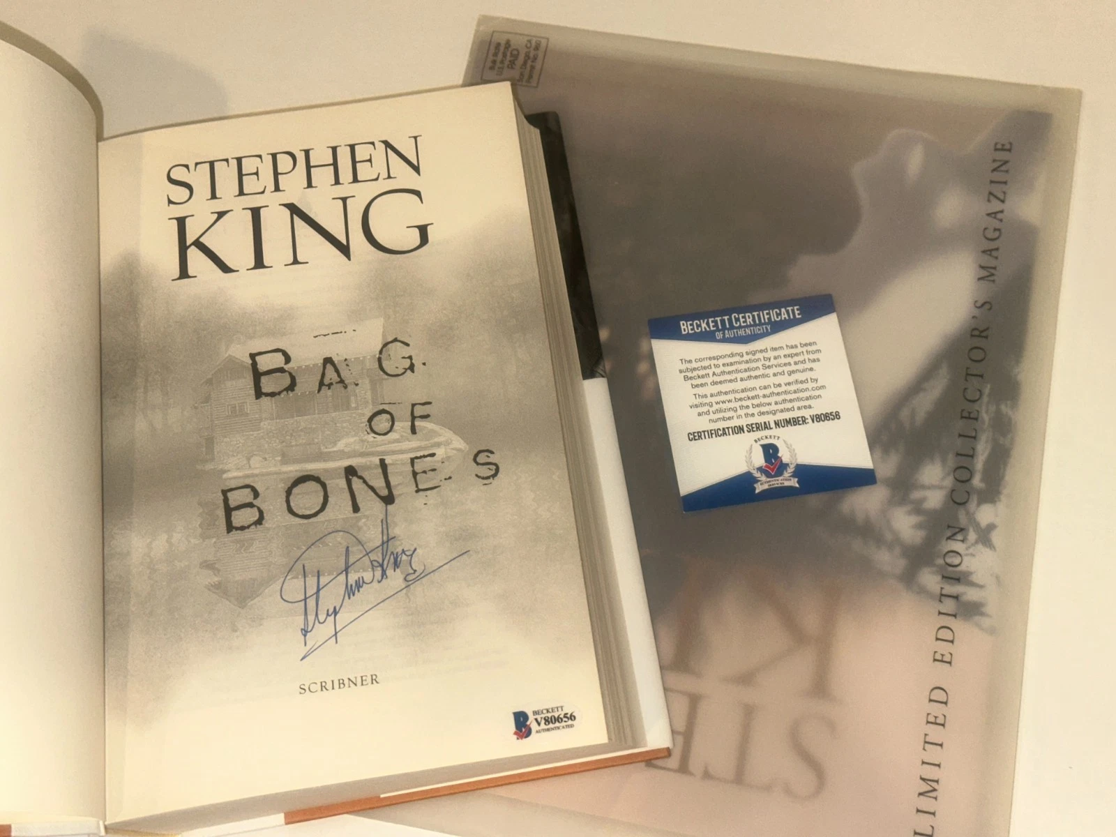 STEPHEN KING SIGNED BAG OF BONES 1ST ED. BOOK W/ BECKETT & COLLECTOR’S MAGAZINE COLLECTIBLE MEMORABILIA