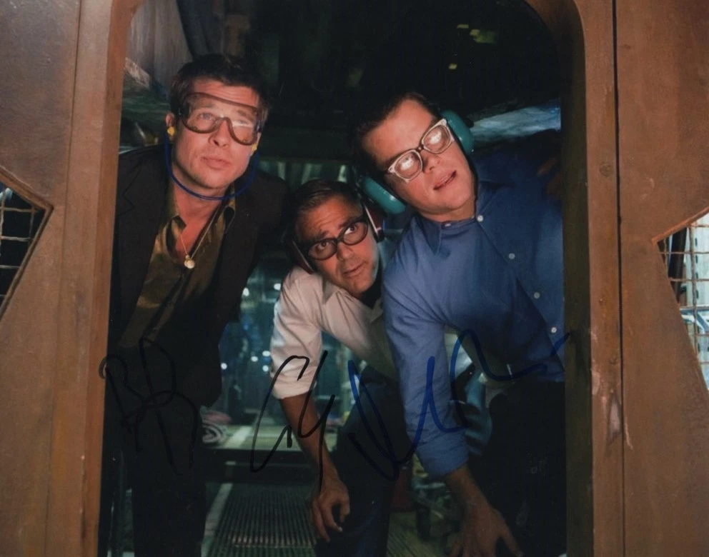 BRAD PITT GEORGE CLOONEY MATT DAMON SIGNED 8×10 OCEAN’S 11 PHOTO COLLECTIBLE MEMORABILIA