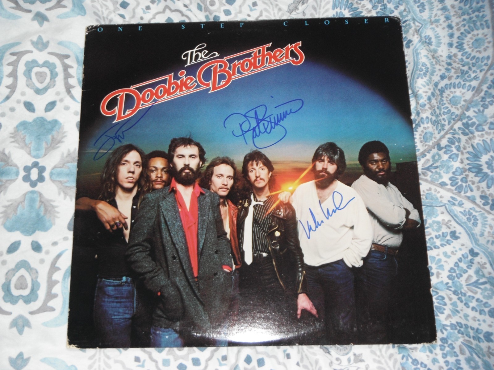 THE DOOBIE BROTHERS SIGNED ONE STEP CLOSER VINYL ALBUM PAT, MICHAEL, JOHN
