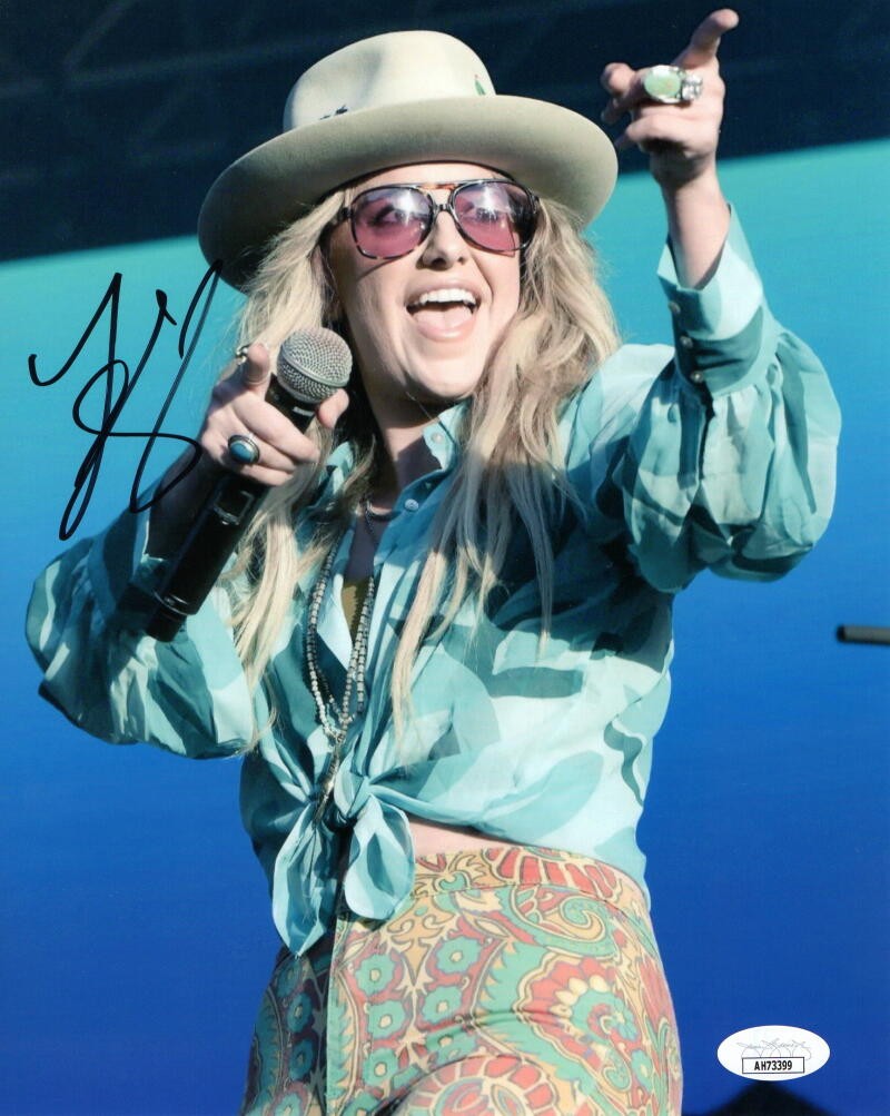 Lainey Wilson Signed Autograph 8x10 Photo - Sexy Yellowstone Star Abby JSA COA