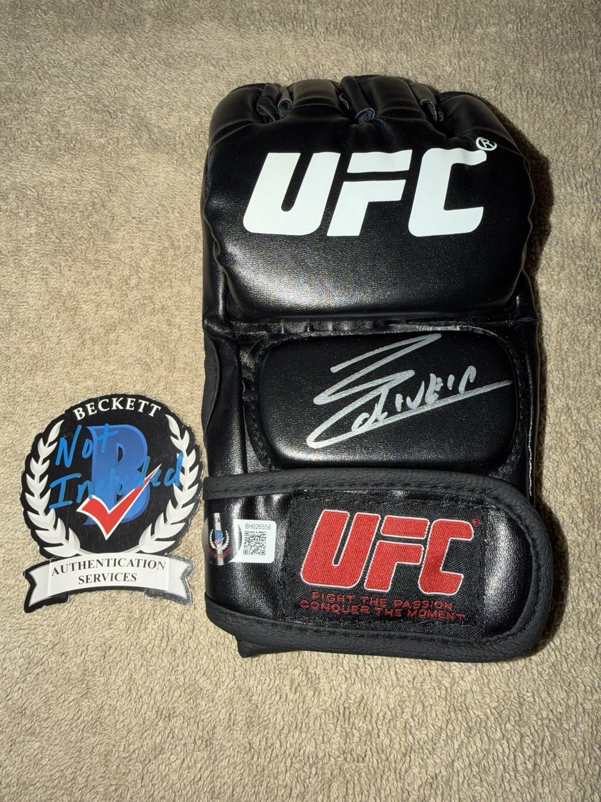 Charles Oliveira Signed UFC Glove UFC Superstar Champ Brazil Do Bronx Beckett #7